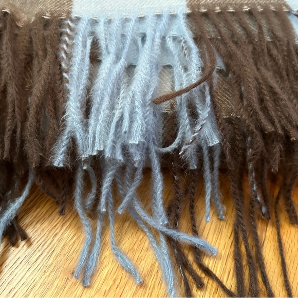 Soft plaid scarf / wrap - Picture 4 of 7